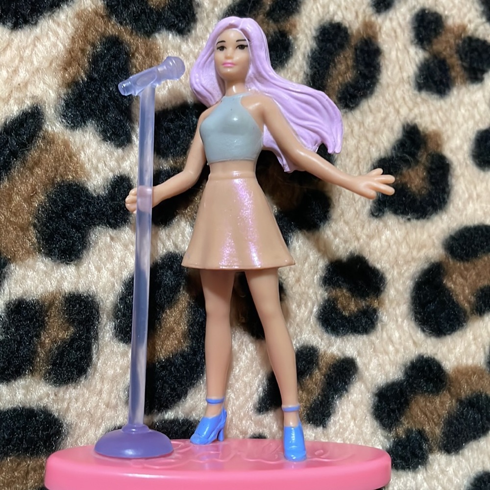 BARBIE 🩷💜 Micro Collection Mini Figure Mermaid Pop Star Dreamtopia Purple Cake - Picture 5 of 15